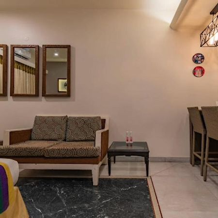 Hotel Imperial Park Sector 45 Гургаон Екстериор снимка