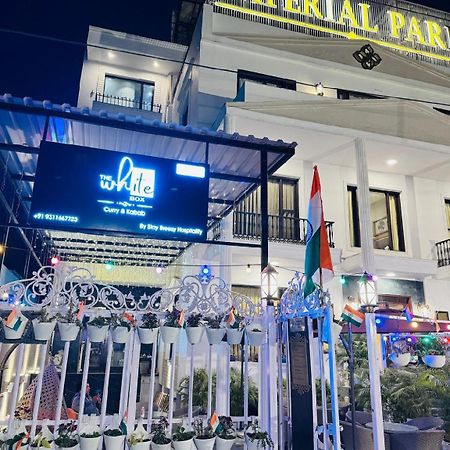 Hotel Imperial Park Sector 45 Гургаон Екстериор снимка