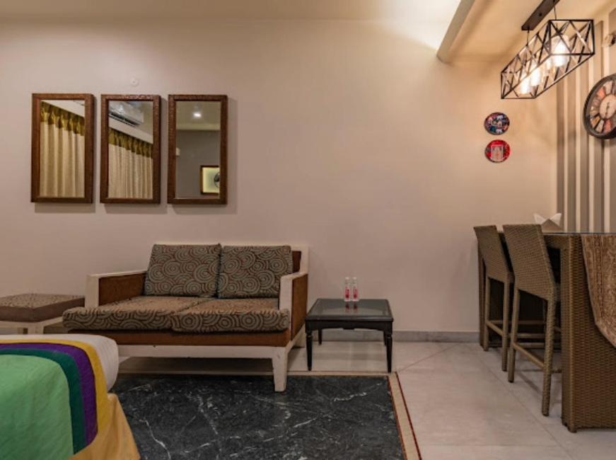 Hotel Imperial Park Sector 45 Гургаон Екстериор снимка