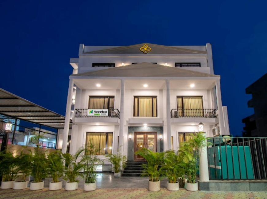 Hotel Imperial Park Sector 45 Гургаон Екстериор снимка