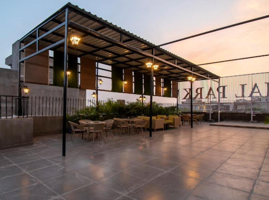 Hotel Imperial Park Sector 45 Гургаон Екстериор снимка