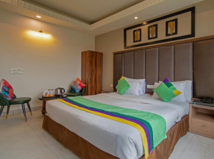 Hotel Imperial Park Sector 45 Гургаон Екстериор снимка