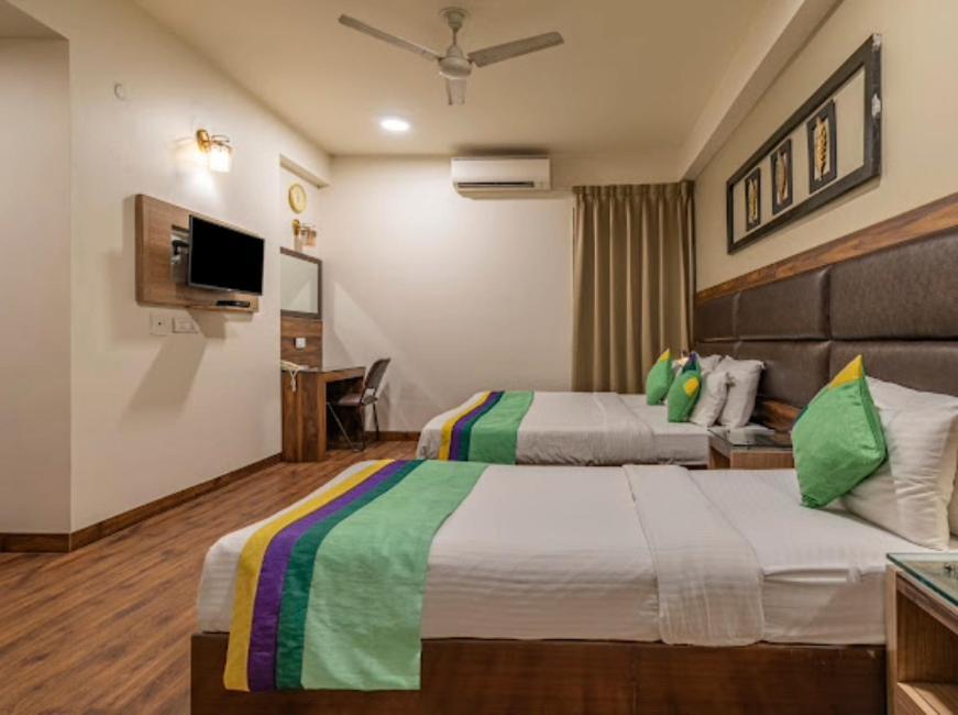 Hotel Imperial Park Sector 45 Гургаон Екстериор снимка