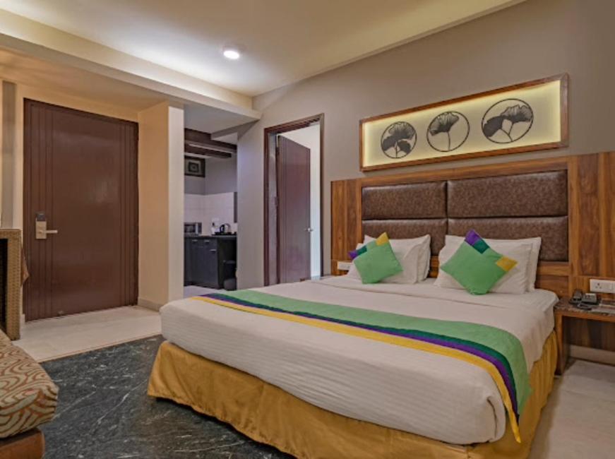 Hotel Imperial Park Sector 45 Гургаон Екстериор снимка