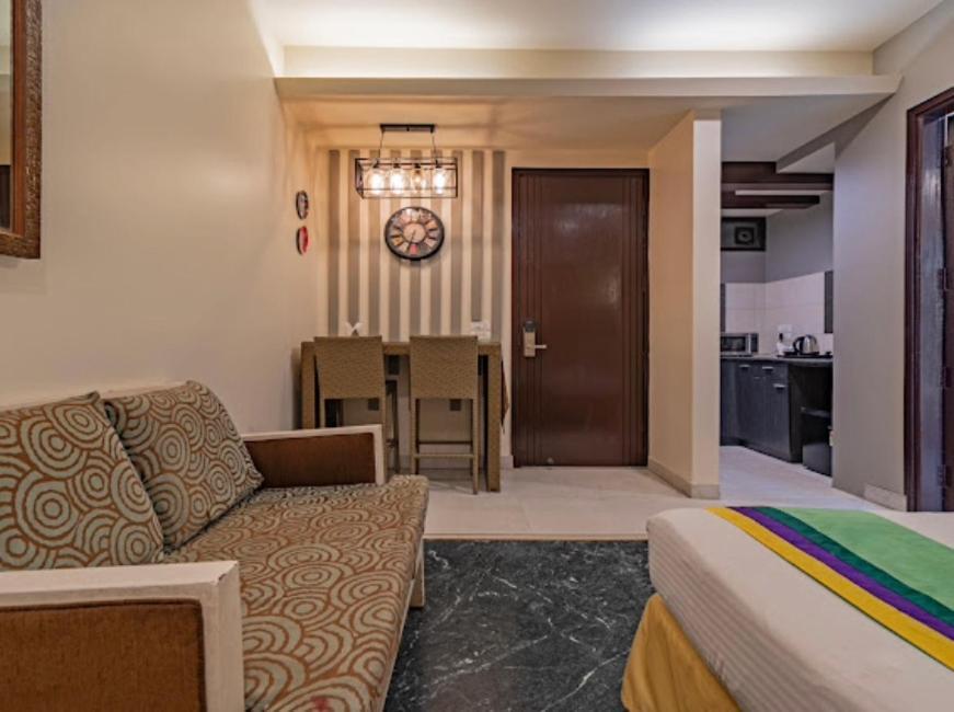Hotel Imperial Park Sector 45 Гургаон Екстериор снимка
