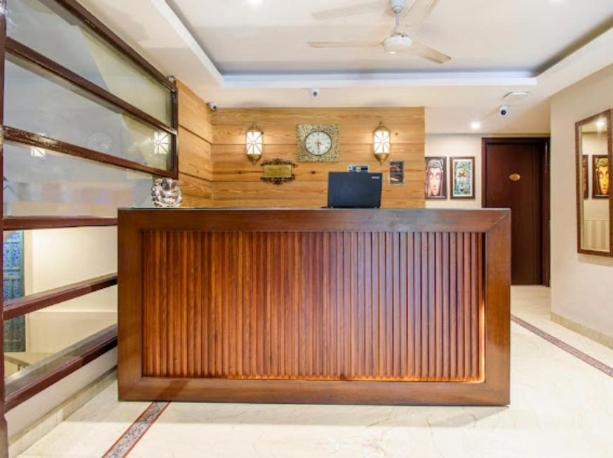 Hotel Imperial Park Sector 45 Гургаон Екстериор снимка
